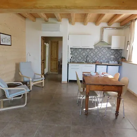Affittacamere La Casa Di Paglia *